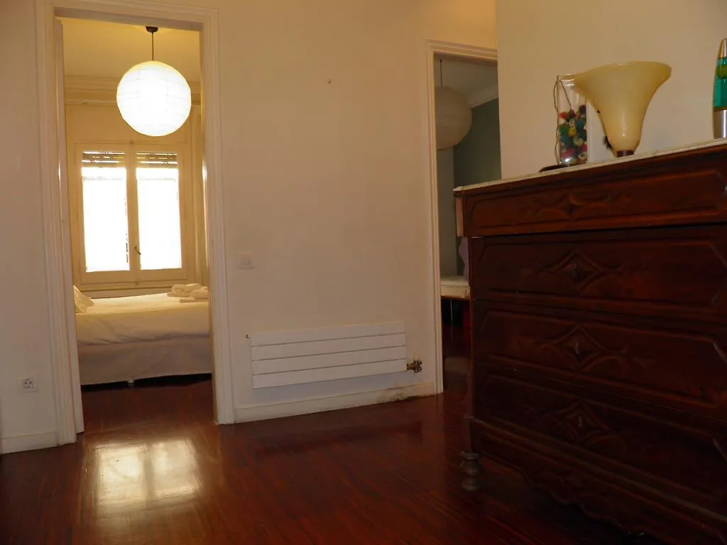 Suitur Courtyard Apartment Barcelona