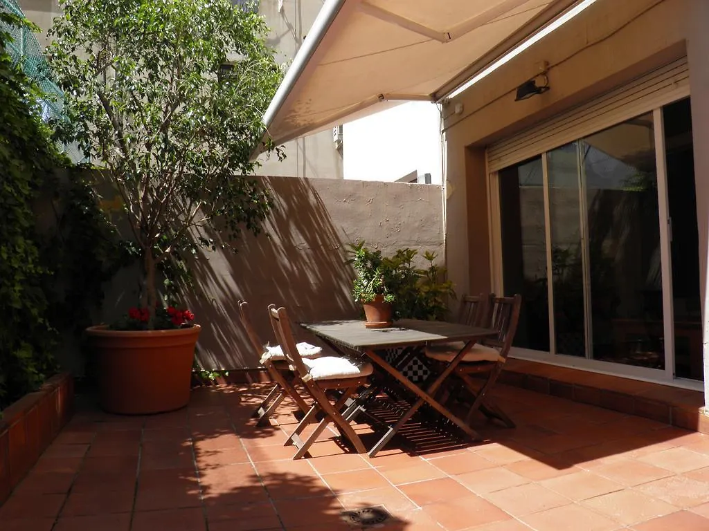 Suitur Courtyard Apartment Barcelona