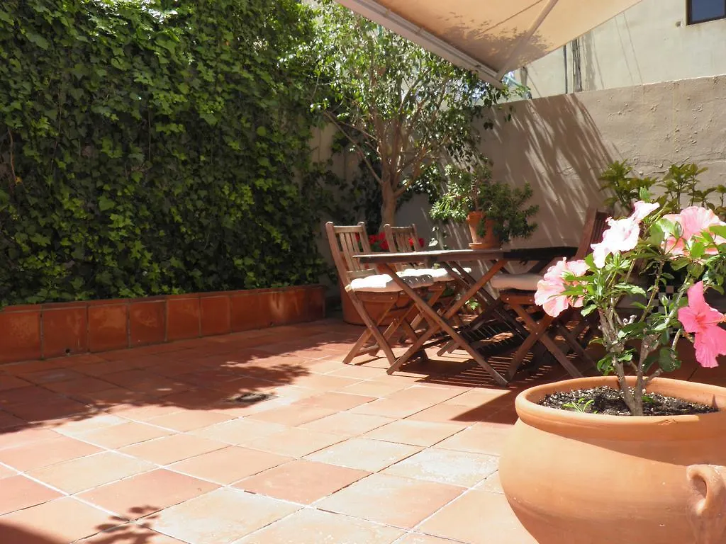 Suitur Courtyard Apartment Barcelona