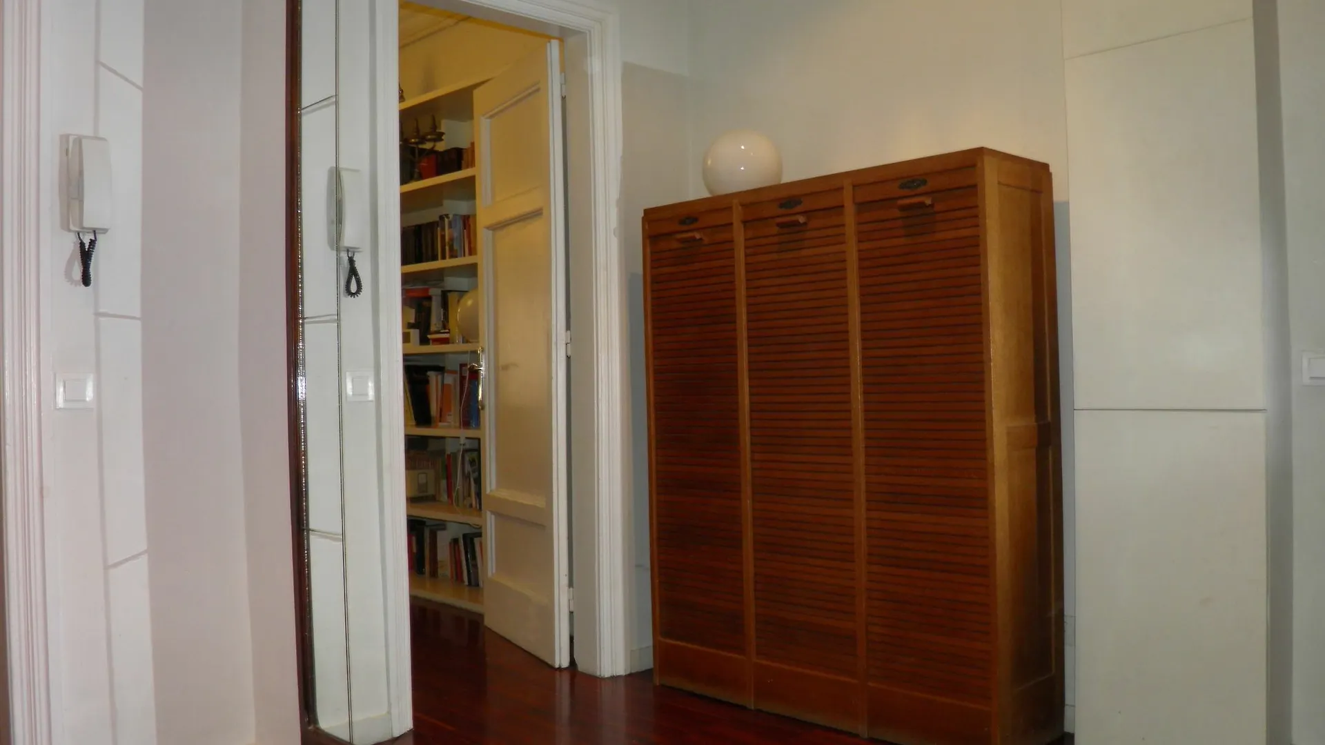Suitur Courtyard Apartment Barcelona