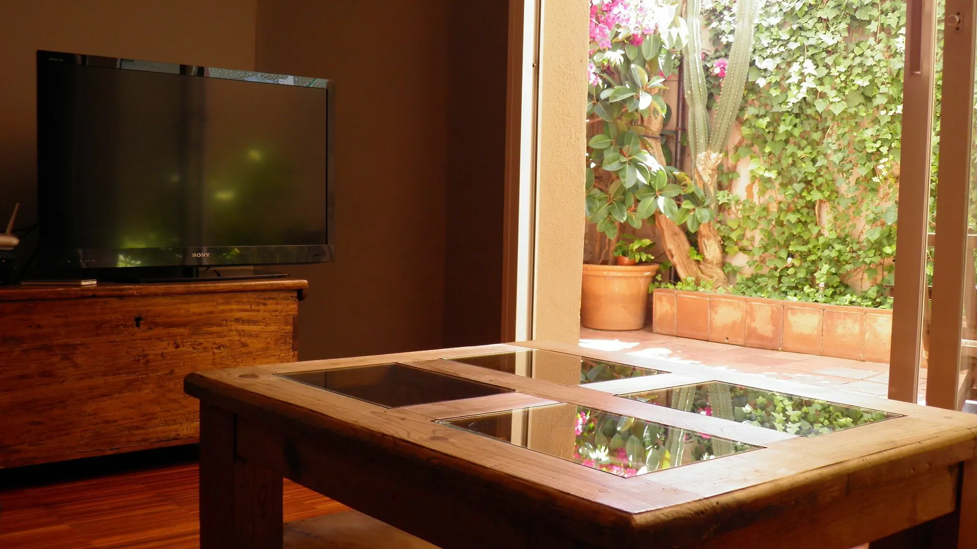 Suitur Courtyard Apartment Barcelona Spain